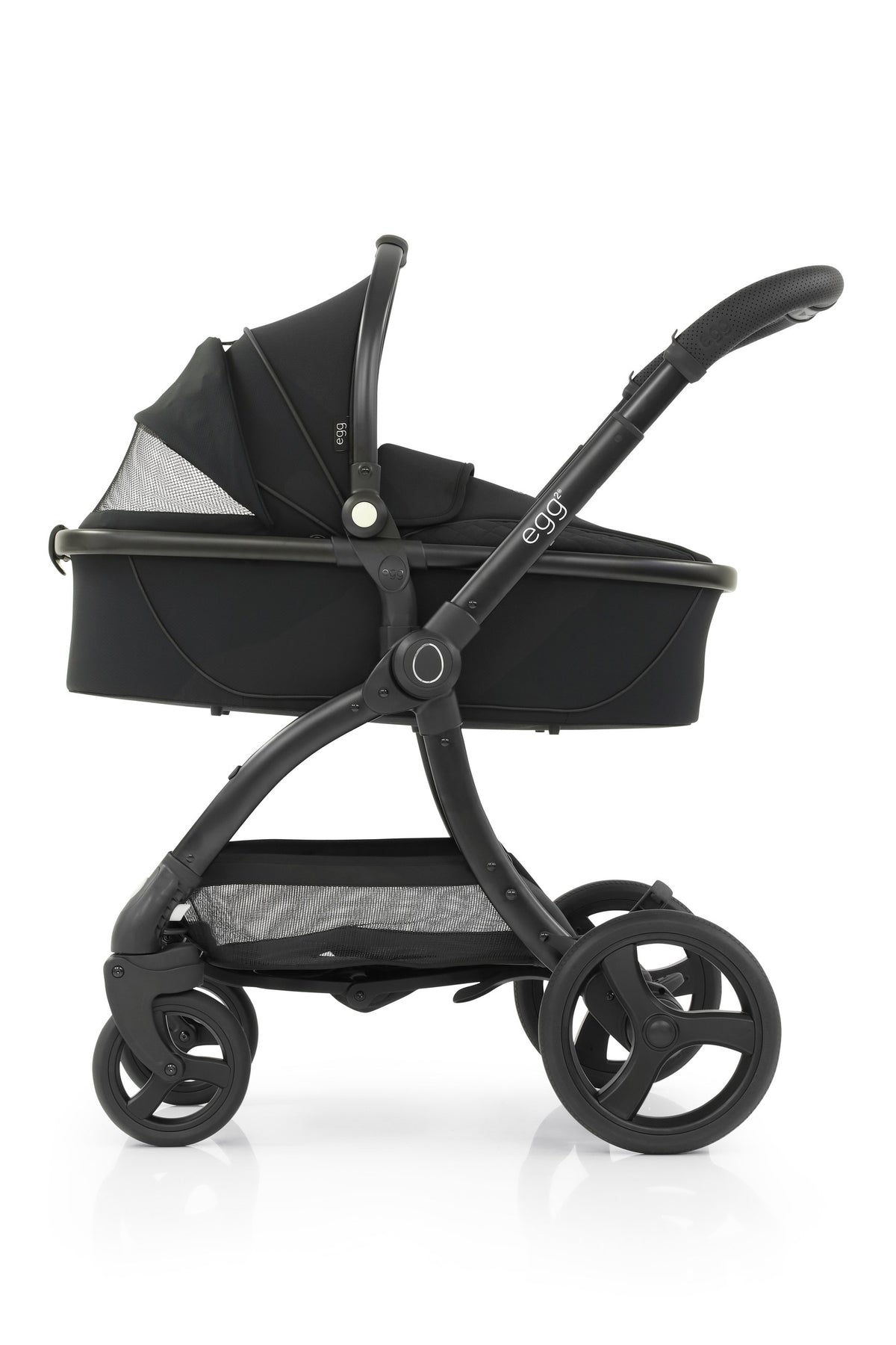 egg2 Carry Cot — Just Black — ventilation open