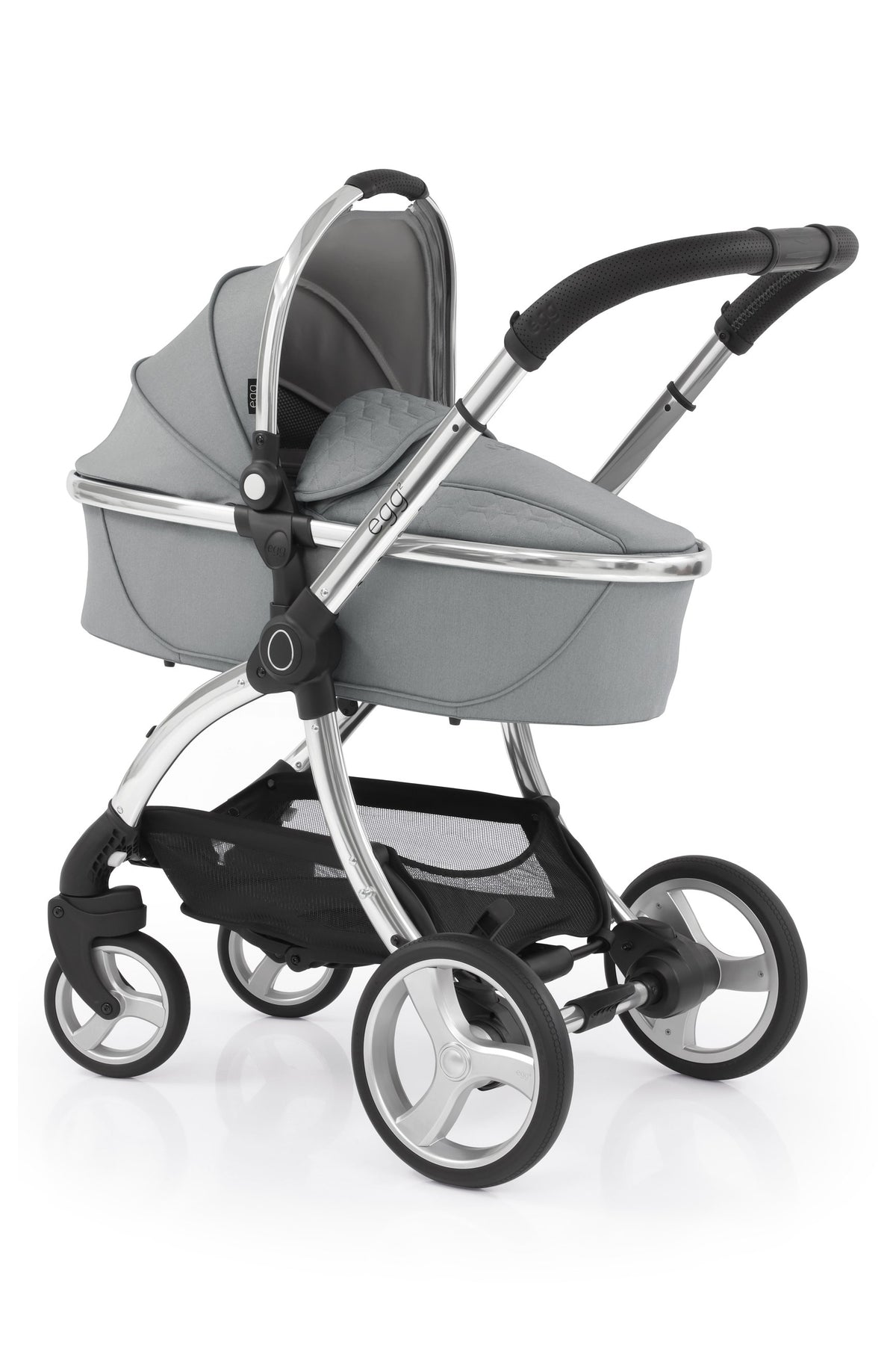 egg2 Carry Cot — Monument Grey — on the chassis