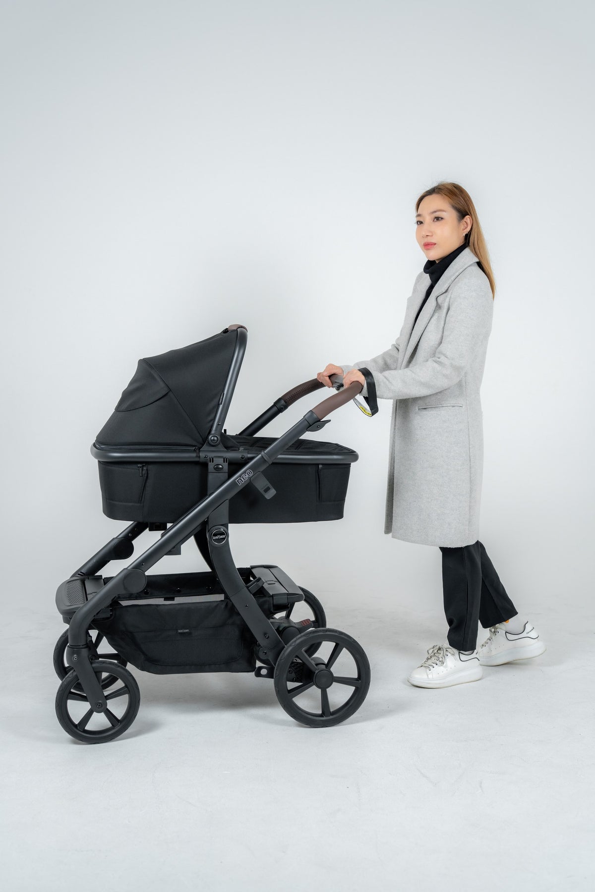 Neo Carry Cot Ebony on the Neo frame