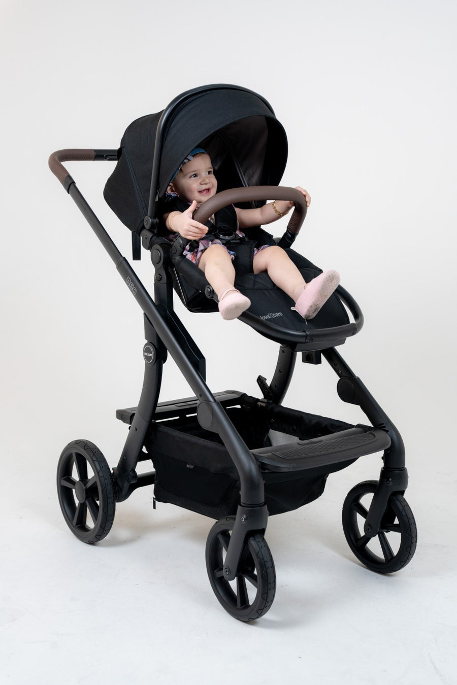 Neo Stroller — Ebony — studio 4
