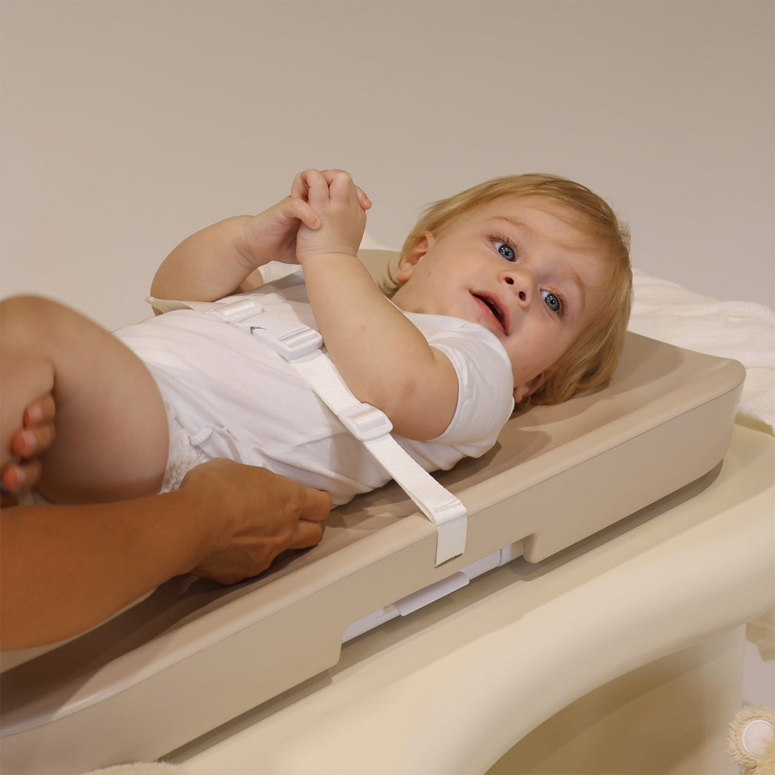 Baby Bache - 2-in-1 Scale Changing Pad - Beige — Change pad + scale