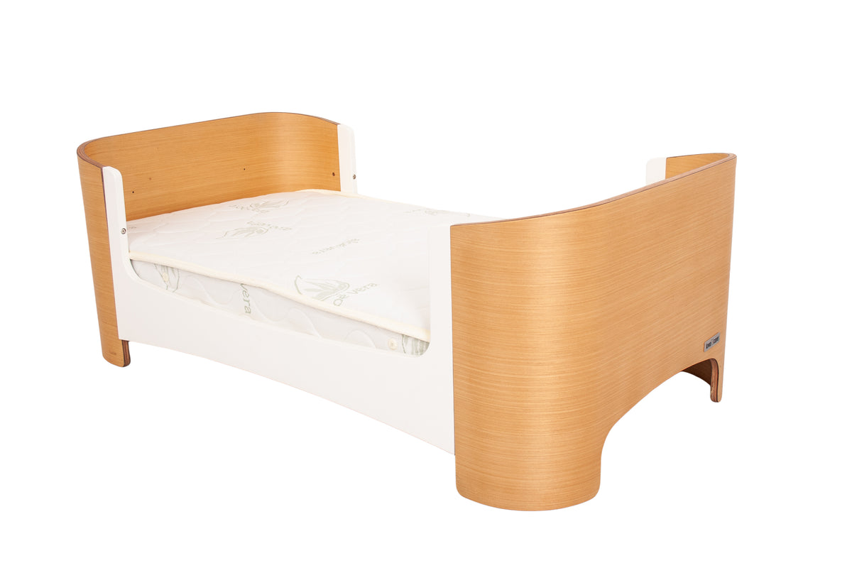Vulu Cot — junior bed, angle