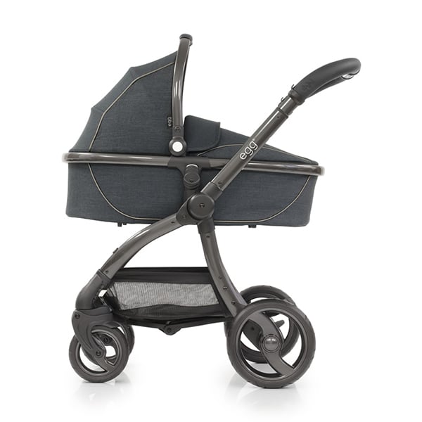 egg Carry Cot — Carbon Grey on the egg chassis