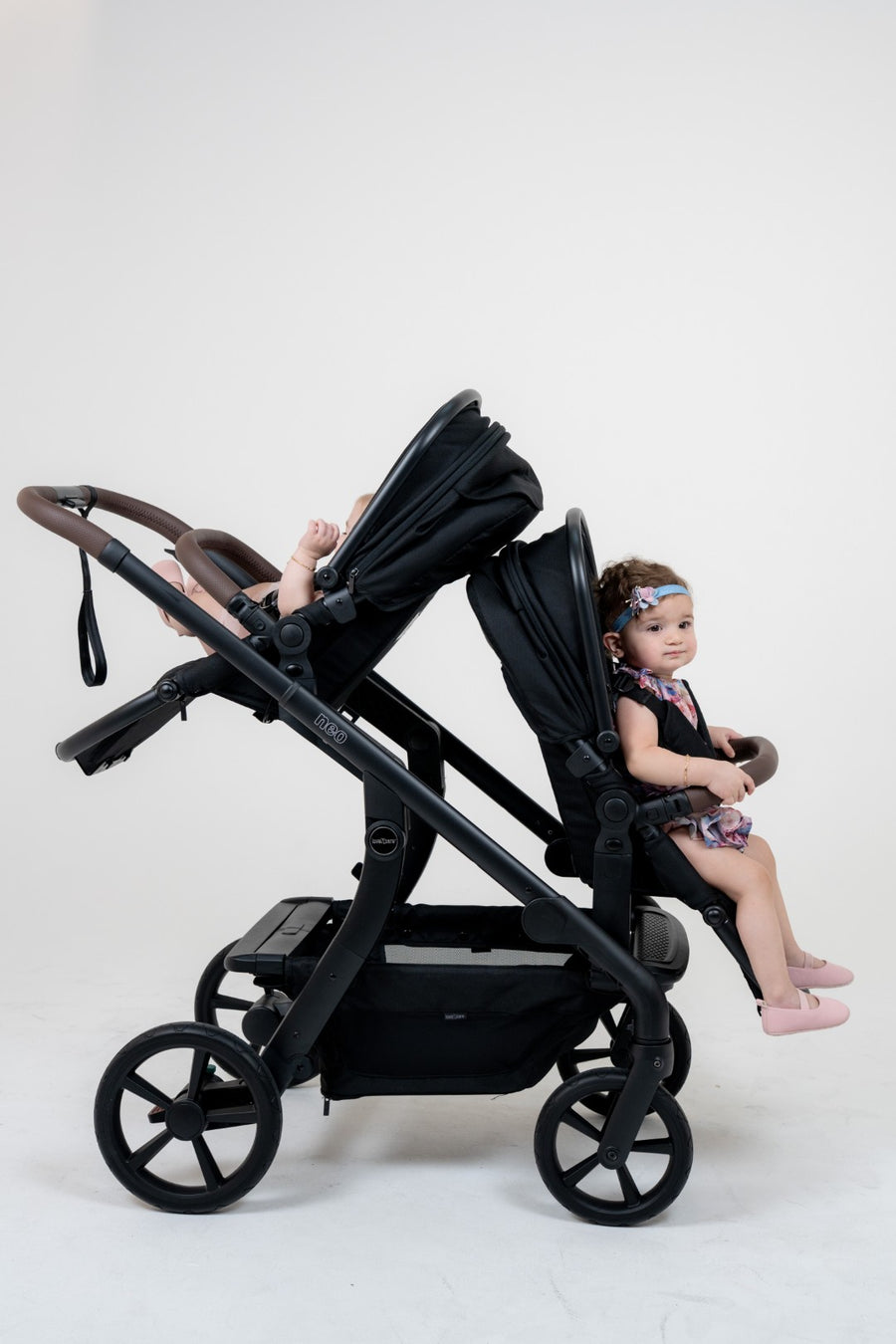 Neo Stroller — Ebony with carry cot