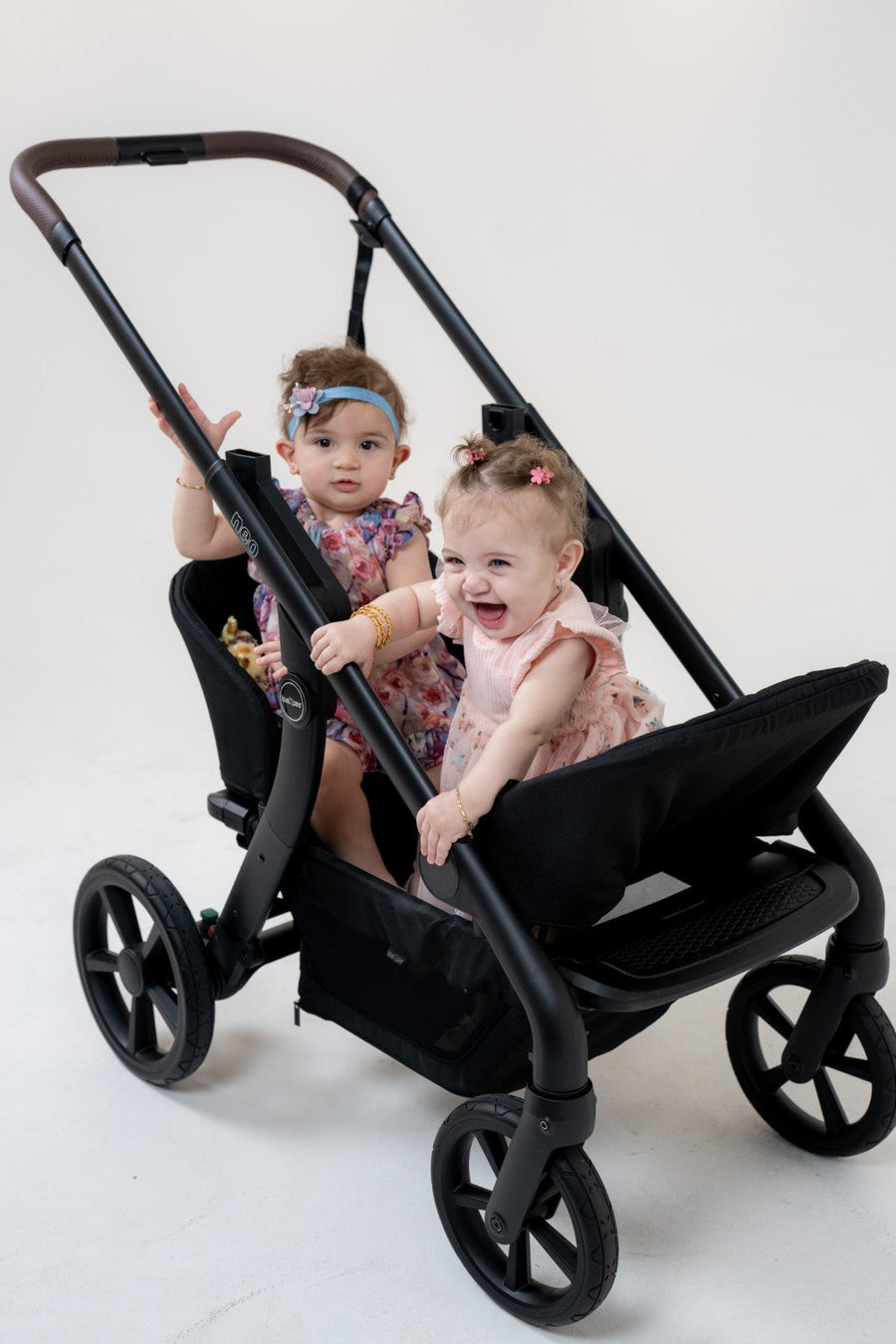 Neo Stroller — Ebony wagon mode
