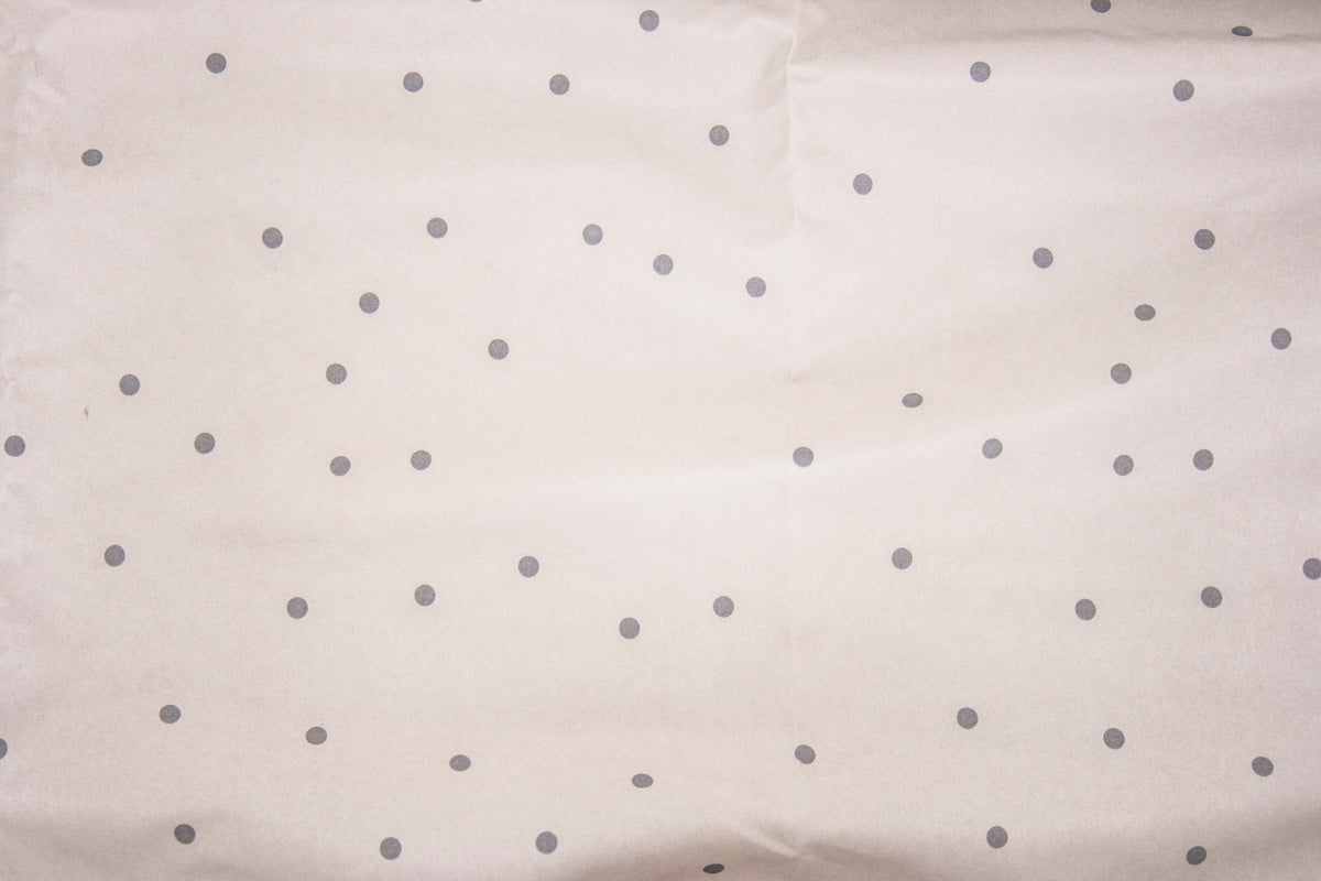 Fitted sheet — grey dots on natural