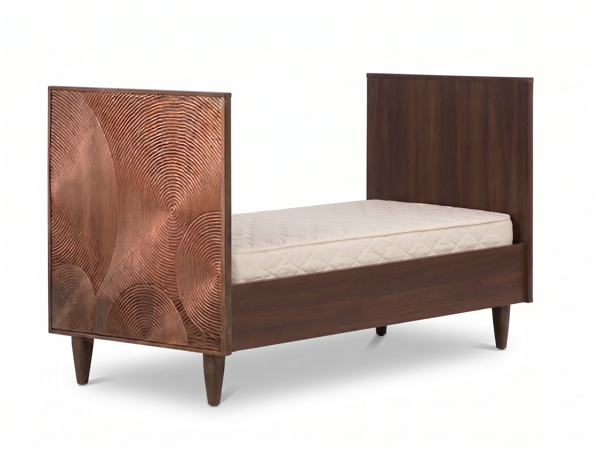 Wabi Cot — junior bed set-up, second view